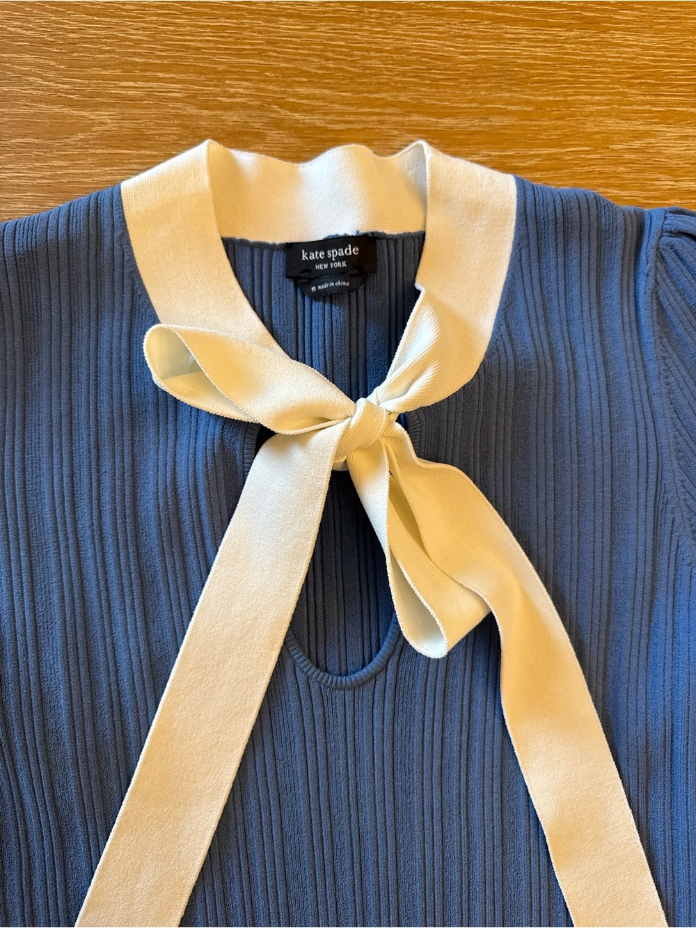Kate Spade Blue Knit Top Bow V Neck Puff Sleeve with Cream Collar - Size Medium - Picture 3 of 5